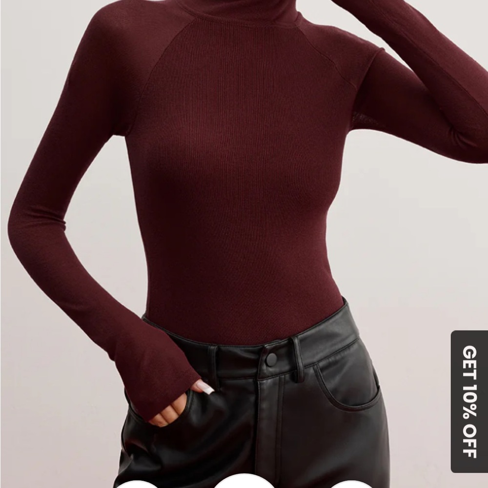 Chic Burgundy Turtleneck Sweater
